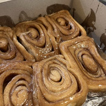 Cinnamon Roll Place - 6 regular cinnamon rolls with the frosting on the side - Bakeries Near Me - Kihei, Hawaii Cinnamon Roll Place - 6 regular cinnamon rolls with the frosting on the side - Bakeries Near Me - Kihei, Hawaii