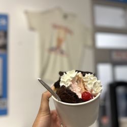 Mister Softee of Southern California - Brownie sundae