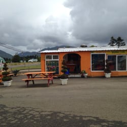 Clean food cart with outside and 'inside' seating