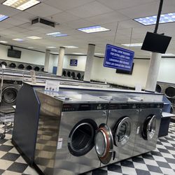 North Hollywood Coin Laundry - Clean environment. Many washers available.