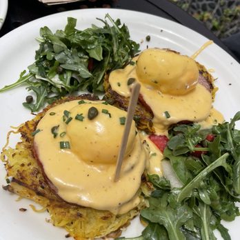 Urth Caffe - Eggs Benedict w/Ham - Coffee & Tea Near Me - Laguna Beach, California