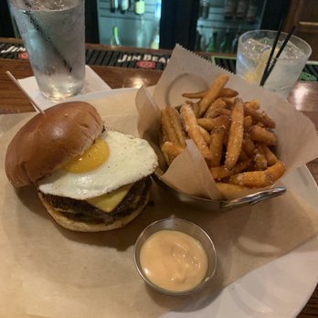 Hopvine Brewing Company - Royale with Cheese - New American Near Me - Aurora, Illinois