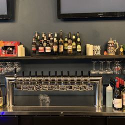 Glass Bottom Tavern - Nice selection of beers on tap