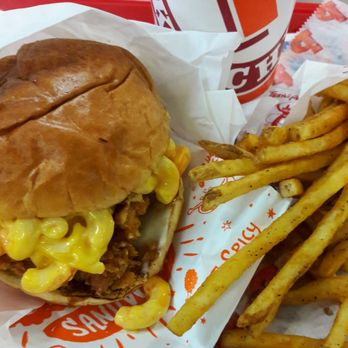 Popeyes Louisiana Kitchen - Spicy chix sandwich w/mac n cheese ftw! - Fast Food Near Me - Afb, Hawaii