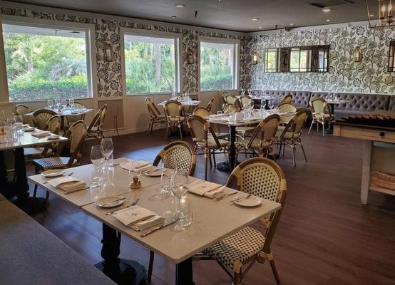 Chez Georges Bistro & Bar by null