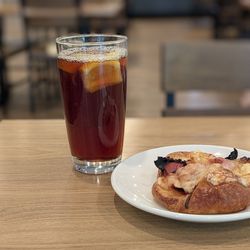la Madeleine - Ham and Cheese Danish