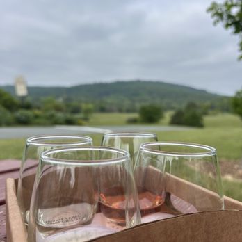 Jefferson Vineyards - White wine flight - Wineries Near Me - Charlottesville, Virginia Jefferson Vineyards - White wine flight - Wineries Near Me - Charlottesville, Virginia