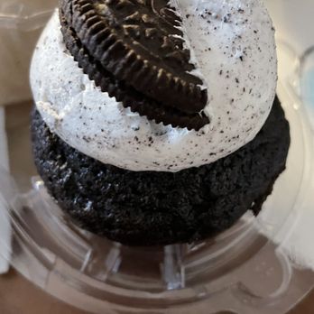Mia's Bakery - Oreo cupcake - Bakeries Near Me - Brooklyn, New York Mia's Bakery - Oreo cupcake - Bakeries Near Me - Brooklyn, New York