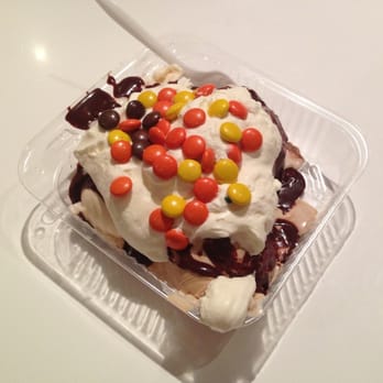 SoCo Creamery - Large Sundae - Ice Cream & Frozen Yogurt Near Me - Great Barrington, Massachusetts SoCo Creamery - Large Sundae - Ice Cream & Frozen Yogurt Near Me - Great Barrington, Massachusetts