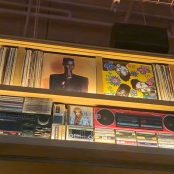 Electric Shuffle - Vintage decorations - Cocktail Bars Near Me - Chicago, Illinois