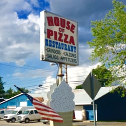 Hardwick House of Pizza - The store sign from the road.