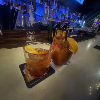 Der Wolf - old fashioned and cantarito - Beer Bar Near Me - Pasadena, California