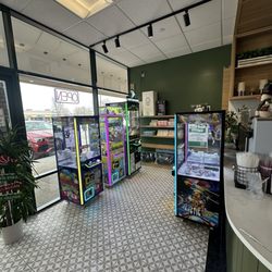 Freshly Leaf - Little arcade area