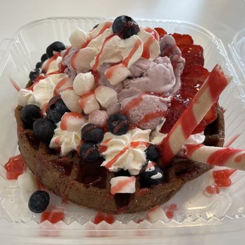 Mo Cha Cafe - Be berry waffle was perfect for two. Not too sweet but crispy, airy, full of fresh fruit and chewy mochi bites - Bubble Tea Near Me - Beaverton, Oregon