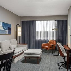 Courtyard by Marriott Long Island MacArthur Airport