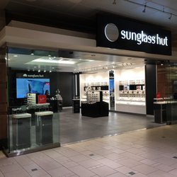 Sunglass Hut - Sky Harbor Terminal 4 'Hut