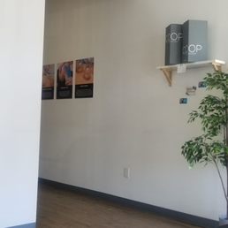 Nice clean waiting area Nice clean waiting area