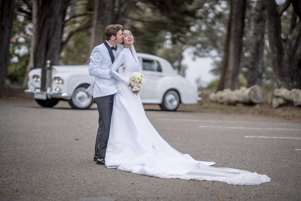 Veejay Floresca Logo