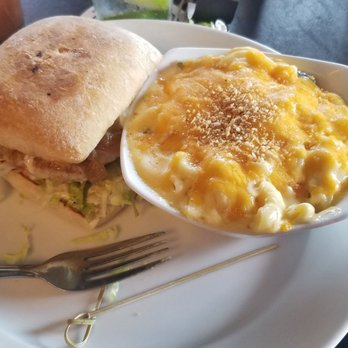 Morrison - Burbank - Turkey burger with mac n cheese - Gastropubs Near Me - Burbank, California Morrison - Burbank - Turkey burger with mac n cheese - Gastropubs Near Me - Burbank, California