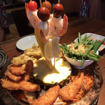 Sur at The Barnyard - Comb appetizer of spicy green beans, tempura artichokes, calamari and jumbo prawns. And yes, we ate the wheel of pineapple too! - New American Near Me - Carmel, California