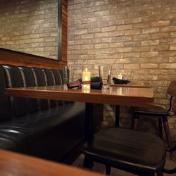 The Vault Uptown - Empty table as service slowed