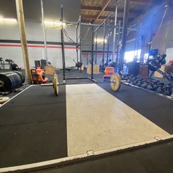 Aloha Kihei CrossFit - Weightlifting area