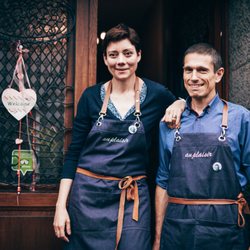 Au Plaisir - Your hosts, uw gastkoppel, vos hôtes Lily & Etienne