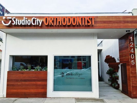 Office - Get to know our office! Studio City Orthodontist is a state-of-the-art practice committed to offering unmatched care for our patients. We specialize in helping adults and teenagers find a smile they love through the renowned Invisalign teeth straightening system. Office - Get to know our office! Studio City Orthodontist is a state-of-the-art practice committed to offering unmatched care for our patients. We specialize in helping adults and teenagers find a smile they love through the renowned Invisalign teeth straightening system.