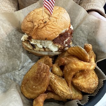 Vinyl Tap and Table - Burgers Near Me - Mishawaka, Indiana