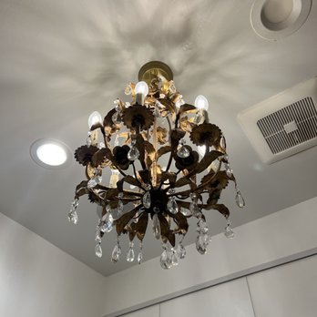 Uncorked On State - Beautiful bathroom - Wine Bars Near Me - Redlands, California Uncorked On State - Beautiful bathroom - Wine Bars Near Me - Redlands, California