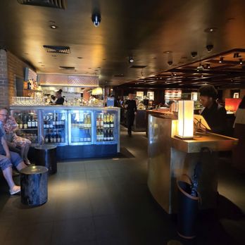 Houston's Restaurant - entry - American Near Me - Hackensack, New Jersey