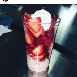 Fresas con crema/strawberries and cream
