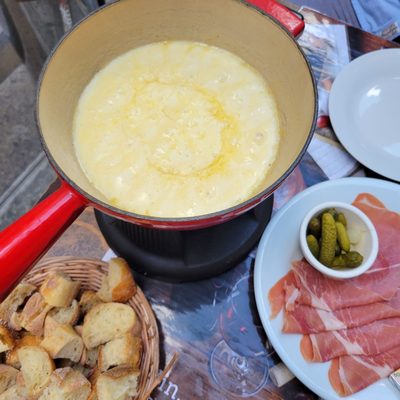 Pain Vin Fromages by null