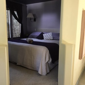 Lucinda's Country Inn - The Vineyard room, the bed and sheets were sooo comfortable - Bed & Breakfast Near Me - Fair Play, California