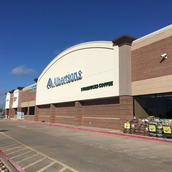 Tom Thumb - the front of a grocery store - Grocery Near Me - Colleyville, Texas
