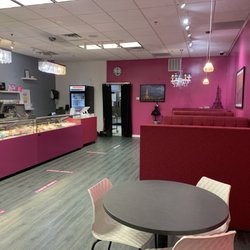 Le Macaron French Pastries