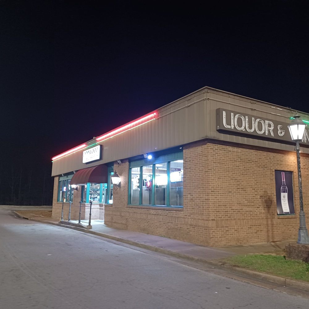 Lynnwood Wine & Spirits Logo