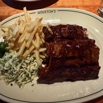 Houston's Restaurant - New American Near Me - Atlanta, Georgia