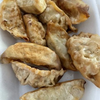 Thai-Restaurant Bangkok - Delicious fried dumplings with sauce on side - Thai Near Me - Thaleischweiler-Fröschen, RP Thai-Restaurant Bangkok - Delicious fried dumplings with sauce on side - Thai Near Me - Thaleischweiler-Fröschen, RP