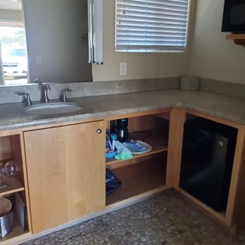Cambria Shores Inn - Mini kitchen area with glasses, plates, silverware, coffee machine, etc - Hotels Near Me - Cambria, California