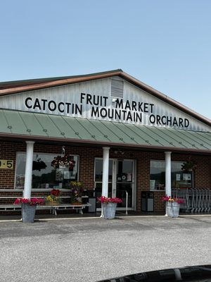 Catoctin Mountain Orchard by null
