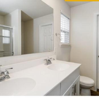 Loyalty Cleaning Services - Restoom cleaning done professionaly. - Home Cleaning Near Me