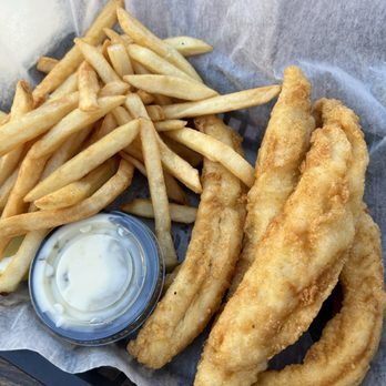 Captain Lou's - Fried Fish Basket - New American Near Me - South Haven, Michigan