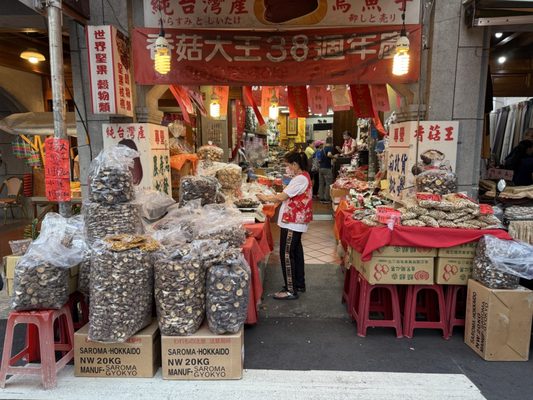 Dihua Street by null