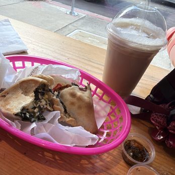 Dos Corazones Cafe - Cafes Near Me - Emeryville, California