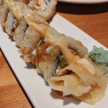 Umi Sake House - IG: @foodsbysachi Salmon Crunch Roll ($6 HH) - Sushi Bars Near Me - Seattle, Washington Umi Sake House - IG: @foodsbysachi Salmon Crunch Roll ($6 HH) - Sushi Bars Near Me - Seattle, Washington