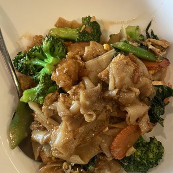 Thonglor Thai Bistro - Pad See Ew - Thai Near Me - San Mateo, California Thonglor Thai Bistro - Pad See Ew - Thai Near Me - San Mateo, California