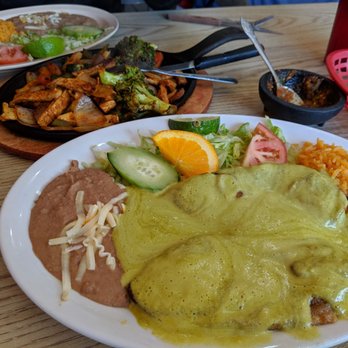 Restaurant Los Molcajetes - Chiles rellenos, faijtas de pollo - Mexican Near Me - Chicago, Illinois Restaurant Los Molcajetes - Chiles rellenos, faijtas de pollo - Mexican Near Me - Chicago, Illinois