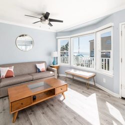 Pacific Bungalow - Pacific Bungalow living room, facing the ocean