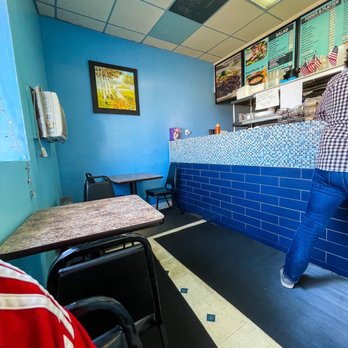 Roro's Gyro - Indoor dining - American Near Me - Valley Stream, New York